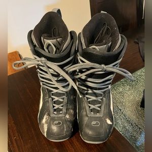 RIDE youth USA size 7 snowboarding boots